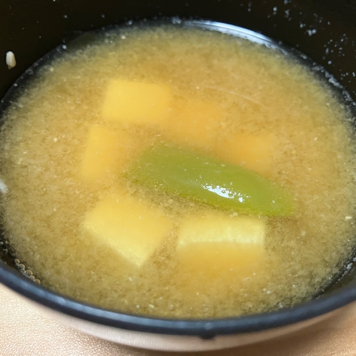 豆腐とさやえんどうの味噌汁